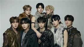 ARKis由Alex 、Vin、伍承慶、禾雁凱、李東翰、李定、黃崇峻、鄭彫秦8人組成（圖／踢帕娛樂提供）