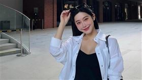 小予透露產後的肚臍就像破了一個大洞。（圖／翻攝自小予IG）