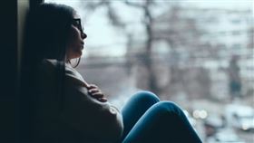 春天一到心情更「Emo」？  醫：注意這3大徵兆，恐是「季節性憂鬱症」警訊（圖／潮健康提供）