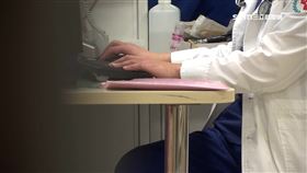 盼住院醫師薪資公定6-8萬！台大醫副院長遭批「慣老闆」