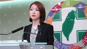 民進黨發言人韓瑩主持中常會後記者會民進黨發言人韓瑩（圖）10日在中常會後記者會轉述黨主席賴清德談話表示，立法院發生衝突事件是全民所不樂見，呼籲各政黨回歸民主理性的溝通方式，回應人民共同期待。中央社記者葉素萍攝  113年7月10日