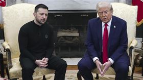 2月28日川普（右）與澤倫斯基（左）在白宮舉行會談。（圖／美聯社／達志影像）