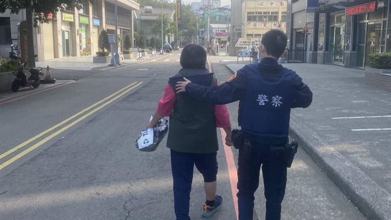 台中婦記憶消失2小時！暖警靠這招助返家