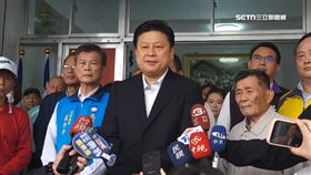 退休師遭粗暴架出場! 傅崐萁致歉稱