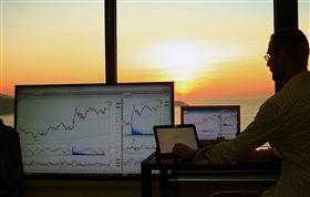 資本市場的不確定性升高，促使資金加速湧入避險資產。（圖／Pixabay)