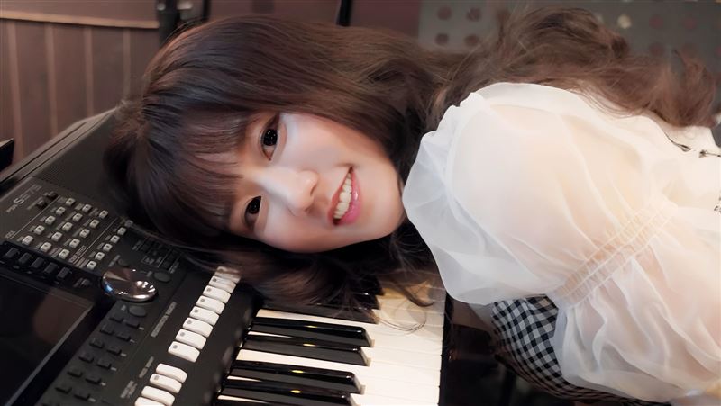 女直播主太會吃　網友竟邀約挑戰蟑螂炒飯