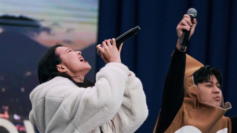 女星上賀瓏節目被玩壞　便祕神曲對唱老K