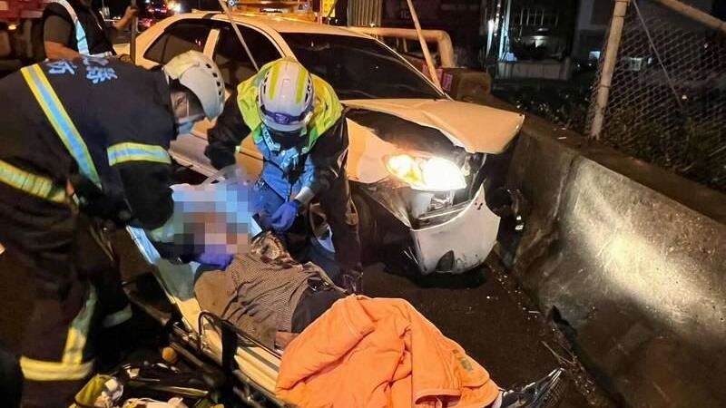 新／國1深夜3車追撞！4人送醫傷勢不明
