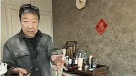 曹啟泰直播寫毛筆字。（圖／翻攝自抖音）