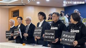 ▲八炯（左二）曹興誠（左三）沈伯洋（右三）及罷免民團出席全台大罷免記者會（圖／記者高逸帆攝影）