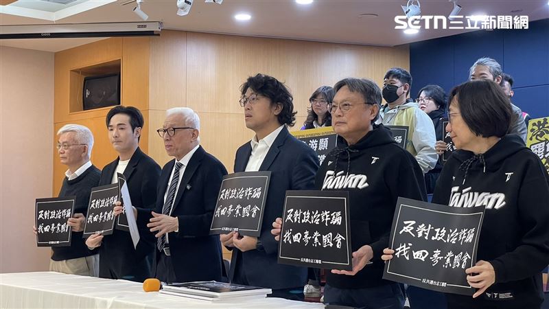 聲援大罷免潮！曹興誠喊：驅逐紅色走狗