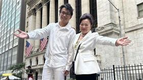 陳思瑋（左）感謝白冰冰提攜。（圖／長興影視提供）