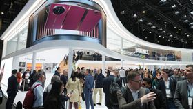 華為於MWC 2025設置多個場景體驗區，呈現最新技術突破，讓科技更貼近全球消費者的生活。（圖／訊崴技術提供）