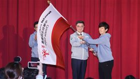 卓榮泰出席冬季世界特奧會代表團授旗（2）2025冬季世界特殊奧林匹克運動會代表團授旗典禮5日下午在台北舉行，由行政院長卓榮泰（右2）將團旗授予總教練葉虹伶（右），期許選手們再創佳績，為國爭光。中央社記者謝佳璋攝  114年3月5日