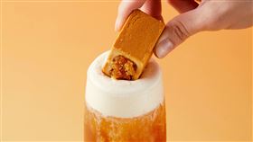 Odd One Out餅皮靈魂特製奶酥奶蓋。（圖／品牌業者提供）