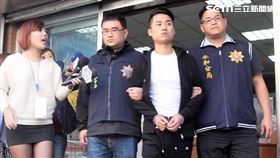 四海幫海巨堂堂主陳子俊率眾前往桃園機場堵黃之鋒，警方歷經連日蒐證後前往住處將他緝捕到案（翻攝畫面）