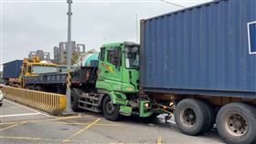 沙鹿向上路，「死亡下坡」出事，大貨車追撞，貨櫃車駕駛(圖／翻攝畫面)