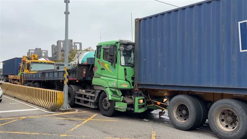 沙鹿「死亡下坡」又車禍！貨車猛撞貨櫃車