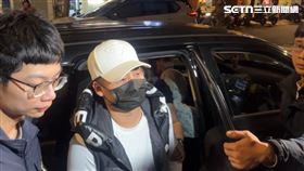 小阿俊在稍早被警方拘提到案。（圖／記者黃翎瑄攝）