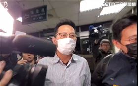 北市刑大隊長劉居榮遭控洩密，稍早移送新北檢複訊。（圖／翻攝畫面）