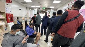 捐血送烤雞  台東捐血站人潮爆滿