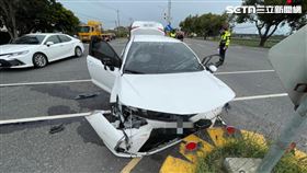 雲林,台1線,自撞,車禍,超車,失控,分隔島,斷腿（圖／翻攝畫面）