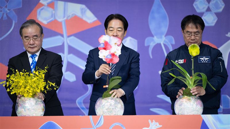 好驚喜！賴清德現身「台灣隊」圖樣蘭花曝