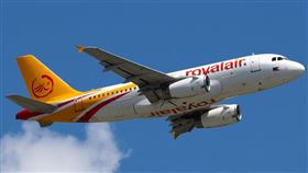 菲律賓皇家航空與旅行社疑溝通不良，導致航班空機起飛，將170名旅客丟包在機場。（圖／翻攝自X@VHHHAviaSpotter）