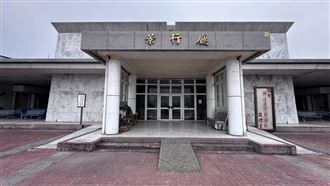 柯爸靈堂粉蓮花相伴　柯媽不送「最後程」