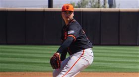 鄧愷威春訓分組賽2局飆6K台灣好手鄧愷威6日在美國職棒舊金山巨人小聯盟春訓營的分組對抗賽投球，2局送出6次三振，其中5名打者是揮棒落空收場。中央社記者林宏翰鳳凰城攝  114年3月7日