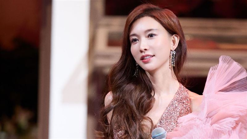 逛羅浮宮被偶遇　50歲林志玲驚人近照曝光