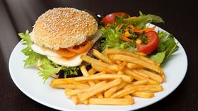 隨著健康飲食風潮及減重的需求，許多人選擇蔬食速食。（圖／翻攝自Pixabay）