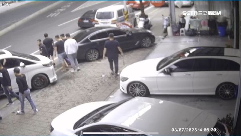 疑校園霸凌和解談不攏　家長撂人砸車叫囂