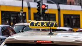 近日，桃園一名少女與其他縣市網友相約見面，卻遭到對方惡意戲弄，運將看不下去，接過電話朝對方狂罵3分鐘，畫片曝光引起網路討論。（示意圖／翻攝自Pixabay）