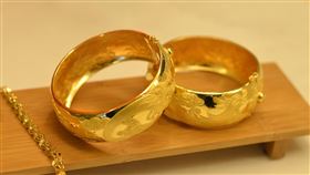 金手鐲 婚禮 聘禮 寶寶滿月禮 手環 黃金 圖/pixabay