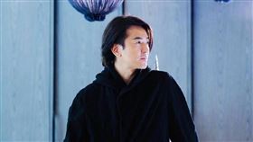 52歲鄭伊健有不老男神封號。（圖／翻攝自鄭伊健微博）