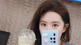 中國網友指劉亦菲多年來都用華為手機（圖／翻攝自微博@IT互聯網那點事）