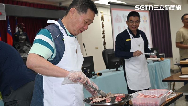 南警第五分局「端牛肉」　亮眼警花成嬌點