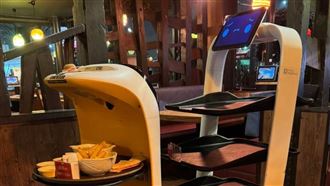 機器人也emo？2對峙「怒變臉」27萬人驚呆