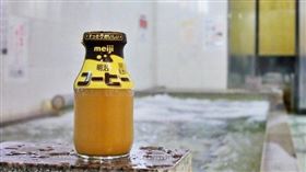 ▲明治宣布，瓶裝牛奶和咖啡飲料3月底停止販售。（圖／翻攝X）