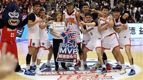 陳相榮板凳出發豪取26分搶下MVP，光復擊潰南湖、收下男子季軍。（圖／高中體總提供）