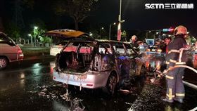 北市林男駕駛計程車行經承德路六段及福國路口發生火燒車事故。（圖／翻攝畫面）