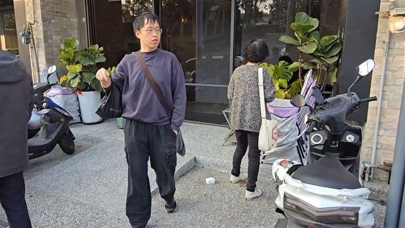 柯爸告別式倒數　柯文哲子現身會館