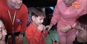 ▲小朋友向媽祖獻飛吻。（圖／寶島神很大）