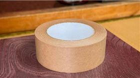 有旅遊網紅好奇為何日本旅館要提供牛皮紙膠帶，拍照PO網詢問引發熱議。（圖／翻攝自X／Asuka_Shiromaru）