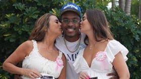 美國一名成人直播女網紅潔德與母親丹妮在同一時間懷孕，且腹中胎兒都是尼克的孩子。（圖／擷取自Facebook／Nickyardy）