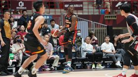 獵鷹「最強外籍生」蓋比決勝節跳出來擔任「Keyman」單節轟進11分。（圖／台南台鋼獵鷹提供）