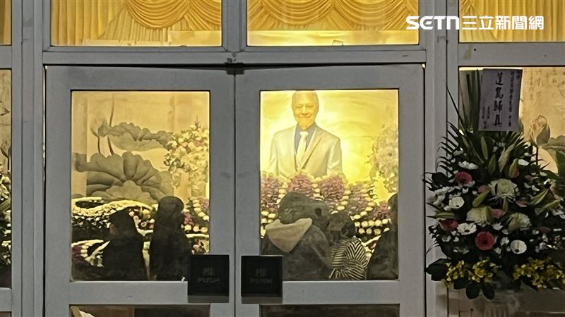 藍綠大咖送柯爸名單一次看　柯這時抵竹殯