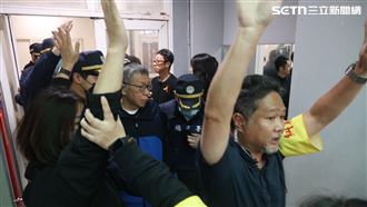 小草護衛隊舉手護柯！嗆柯建銘不要臉東西