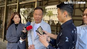 國民黨議員鍾小平前往台北地檢署提告行政院長卓榮泰、經濟部長郭智輝瀆職及外患等罪。（圖／記者楊忠翰攝影）